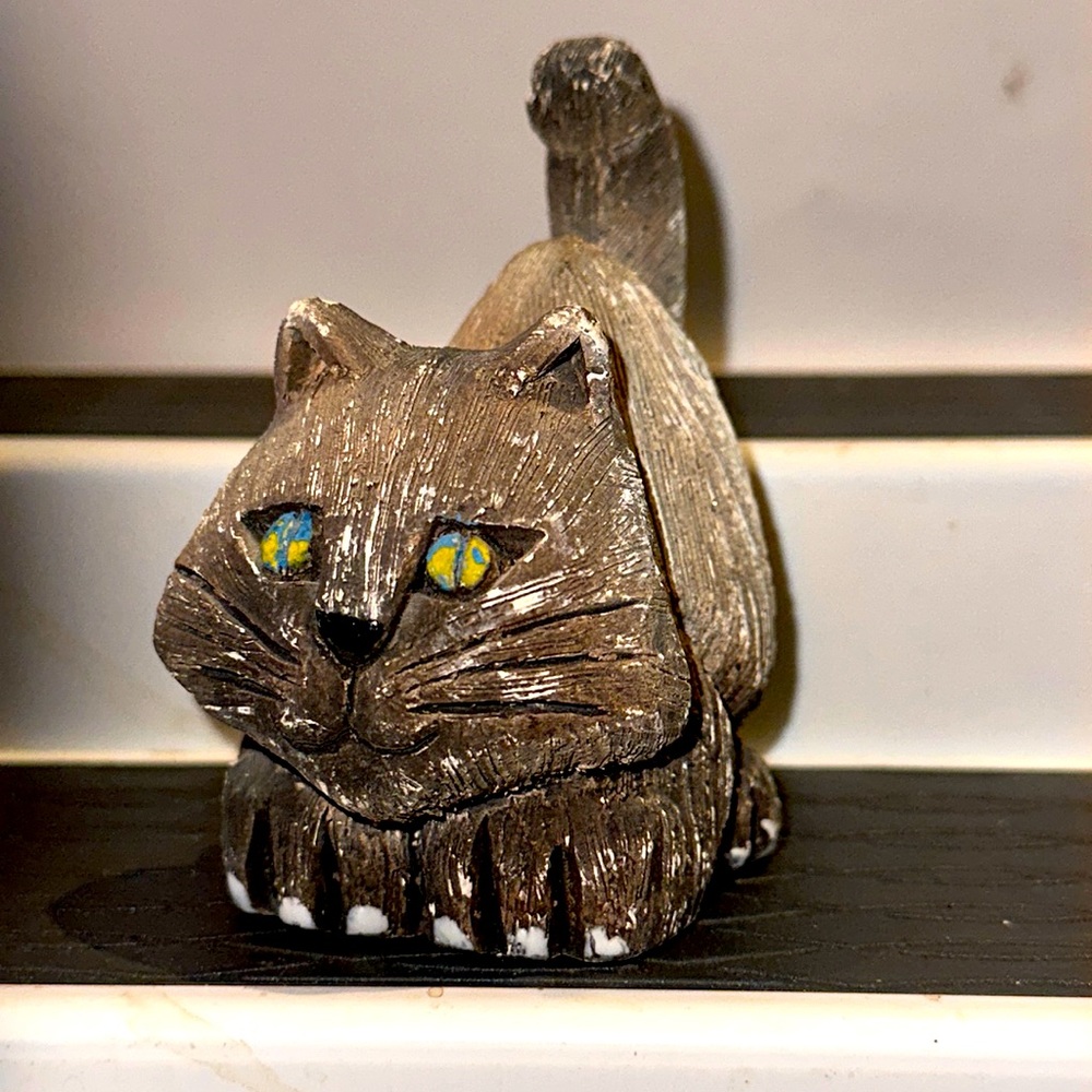 Vintage Artesania Rinconada Green Eyed Cat Pottery Figurine